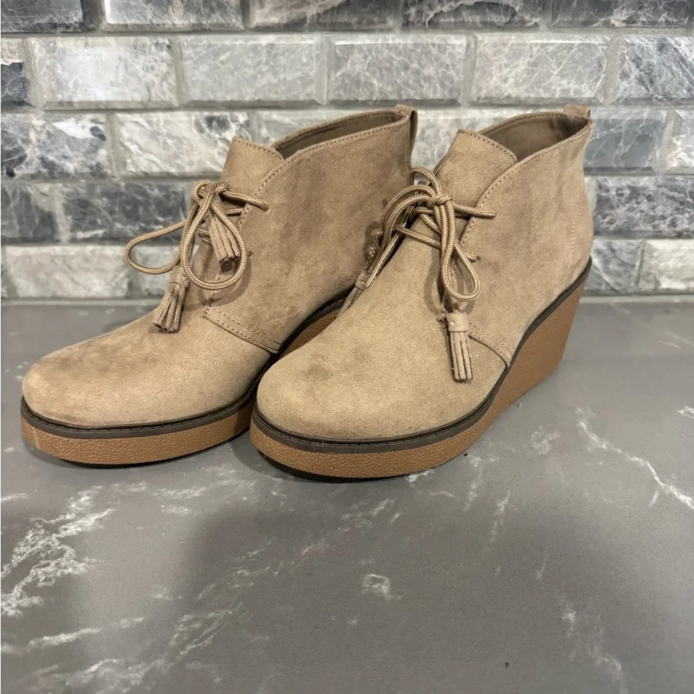 Dr.‎ Scholl's Aurora Beige Wedge Ankle Booties